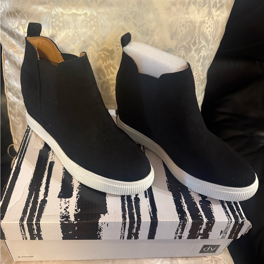 Black Women's Slip-On Sneakers